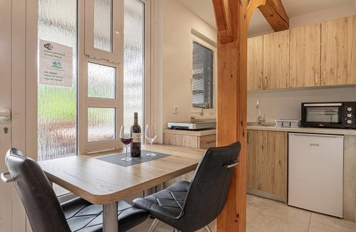 Marindol Apartment | Natura Kolpa Studio w/Terrace, Adlešiči, Slovenia
