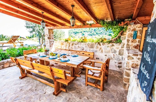 Pitve House | Natura with private pool by Interhome