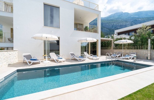 Zelenka House | Neue Villa Adore by Interhome