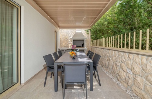 Zelenka House | Neue Villa Adore by Interhome