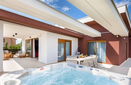Sikici Villa | New house for 7+1 pers. in a green oasis with a view of nature.