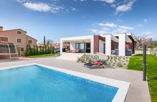 Sikici Villa | New house for 7+1 pers. in a green oasis with a view of nature.