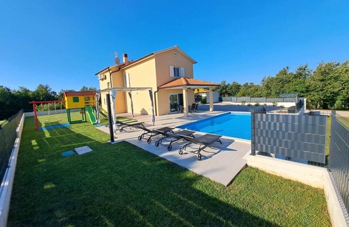 Zminj Villa | New! Modern Villa with private swimming pool and with an amazing view