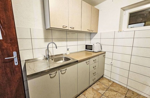 Bogomolje Apartment | Nice apartment for 11 people with WIFI, TV and terrace