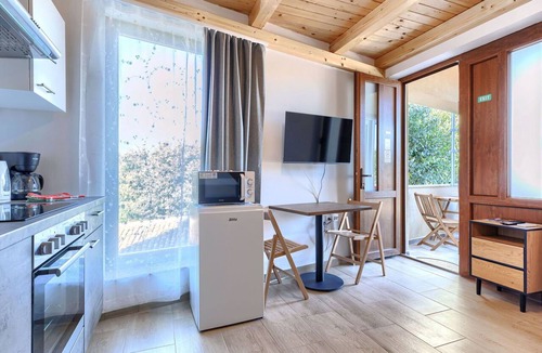 Lovrecica Apartment | Nice apartment for 2 people with A/C, WIFI, TV and terrace