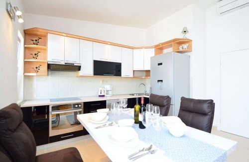 Arbanija Apartment | Nice apartment for 4 guests with pool, A/C, WIFI, TV and terrace