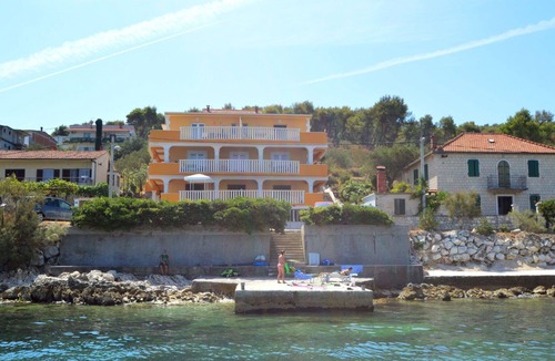 Arbanija Apartment | Nice apartment for 4 guests with pool, A/C, WIFI, TV and terrace