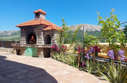 Batomalj Apartment | Nice apartment for 4 guests with A/C, WIFI, TV, patio and pets allowed