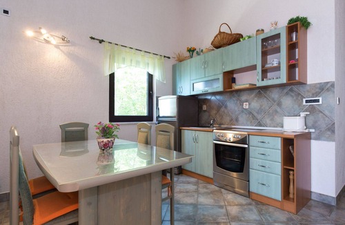 Senj Apartment | Nice apartment for 4 guests with A/C, WIFI, TV, terrace and pets allowed