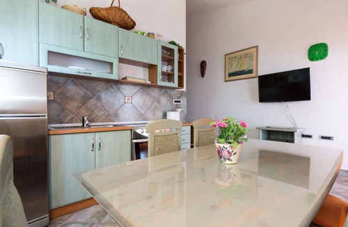 Senj Apartment | Nice apartment for 4 guests with A/C, WIFI, TV, terrace and pets allowed