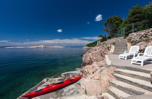 Senj Apartment | Nice apartment for 4 guests with A/C, WIFI, TV, terrace and pets allowed