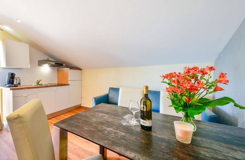 Sarsoni Apartment | Nice apartment for 4 people with WIFI, pool, A/C, TV, patio and panoramic view