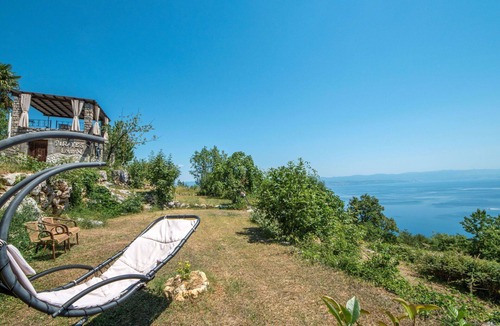Tulisevica Apartment | Nice apartment for 4 people with WIFI, A/C, pool, TV, terrace and pets allowed