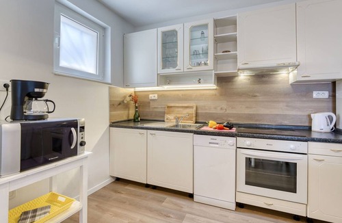 Ika Apartment | Nice apartment for 4 people with WIFI, A/C, TV and terrace