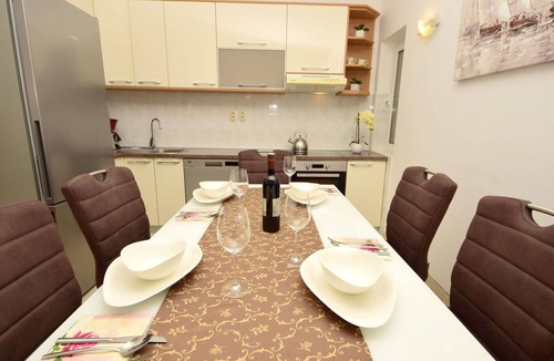 Arbanija Apartment | Nice apartment for 4 people with A/C, WIFI, pool, TV and terrace
