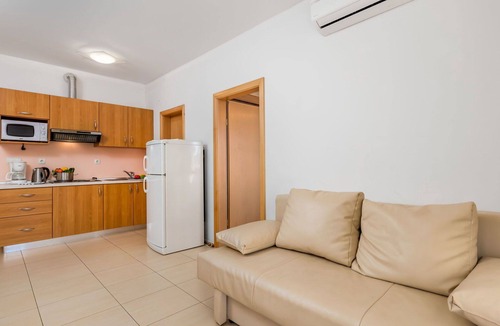 Kampor Apartment | Nice apartment for 4 people with A/C, WIFI, pool, TV and terrace