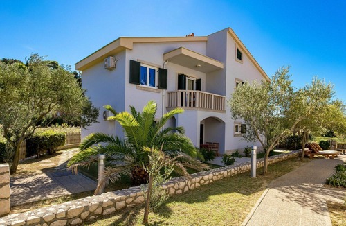 Kampor Apartment | Nice apartment for 4 people with A/C, WIFI, pool, TV and terrace