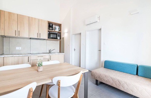 Seget Donji Apartment | Nice apartment for 5 people with pool, WIFI, A/C, TV, terrace and pets allowed