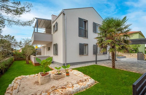 Artatore Apartment | Nice apartment for 6 guests with WIFI, hot tub, A/C, TV and patio