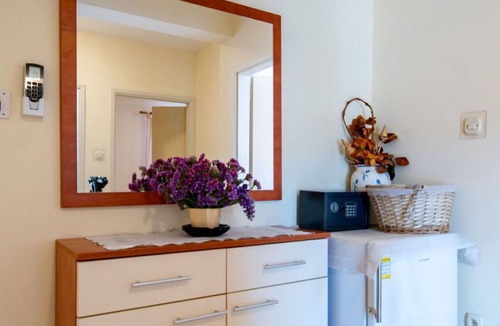 Rab Town Apartment | Nice apartment for 6 people with A/C, WIFI, TV, terrace and pets allowed