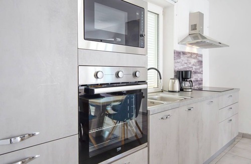 Vratarusa Apartment | Nice apartment for 6 people with A/C, WIFI, TV and patio