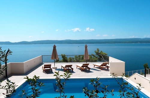 Marusici Apartment | Nice apartment for 7 guests with A/C, WIFI, pool, TV and balcony