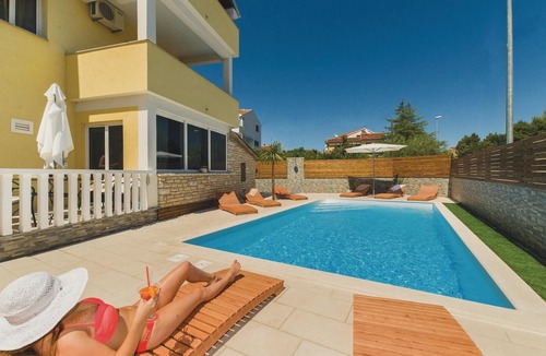 Biograd na Moru Apartment | Nice apartment in Biograd with swimming pool