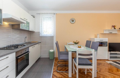 Crikvenica Apartment | Nice apartment in Crikvenica with house sea view