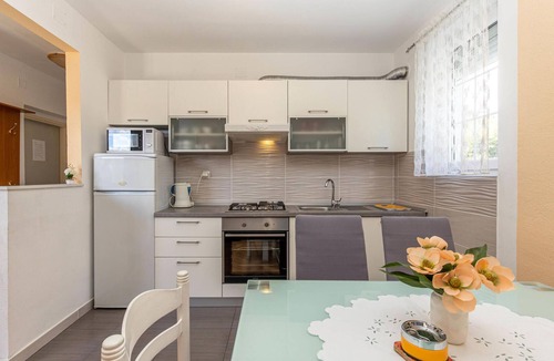 Crikvenica Apartment | Nice apartment in Crikvenica with house sea view