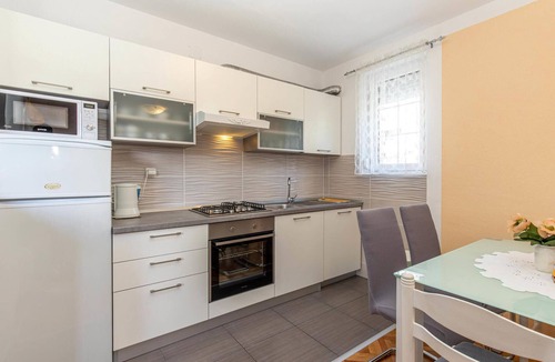 Crikvenica Apartment | Nice apartment in Crikvenica with house sea view