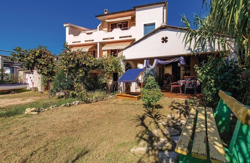 Dinjiska Apartment | Nice apartment in Dinjiska with WiFi