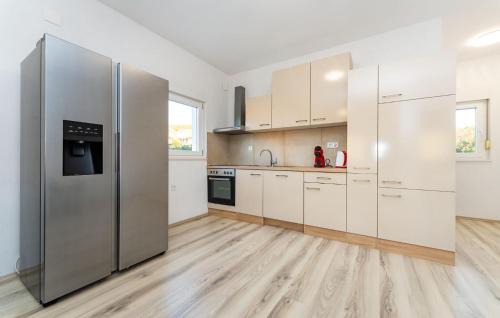 Gornji Karin Apartment | Nice Apartment In Gornji Karin With Wifi