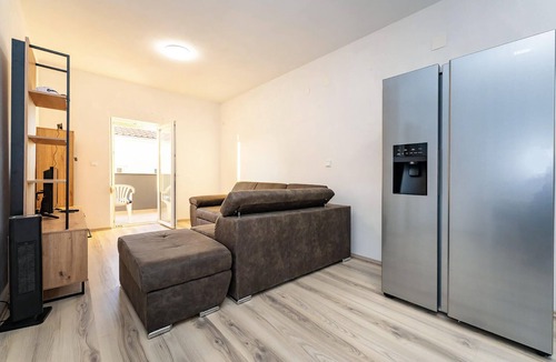 Gornji Karin Apartment | Nice apartment in Gornji Karin with WiFi