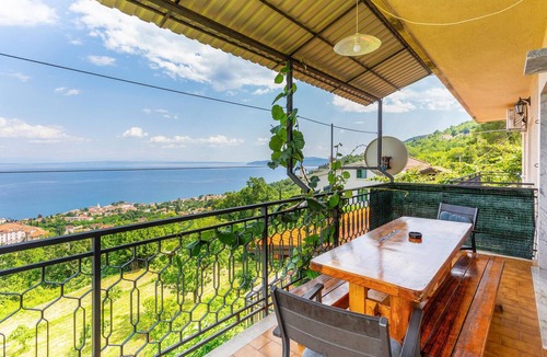 Lovran Apartment | Nice apartment in Lovran with house sea view