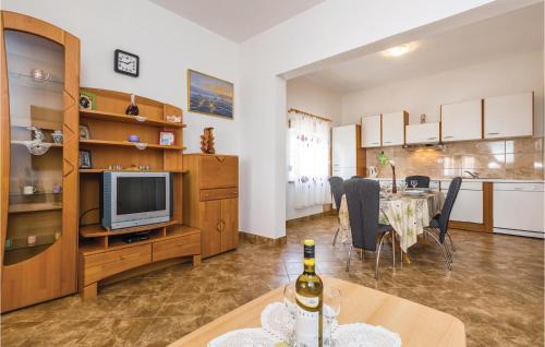 Lukovo Sugarje Apartment | Nice Apartment In Lukovo Sugarje