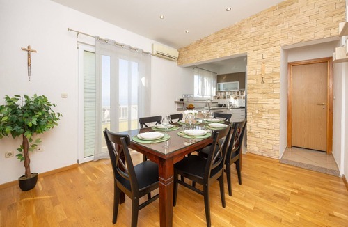 Zelenka Apartment | Nice apartment in Makarska with house sea view
