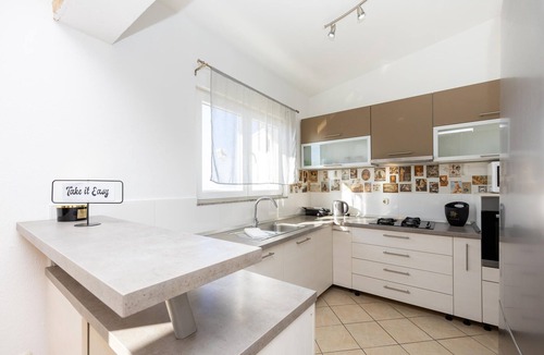 Zelenka Apartment | Nice apartment in Makarska with house sea view