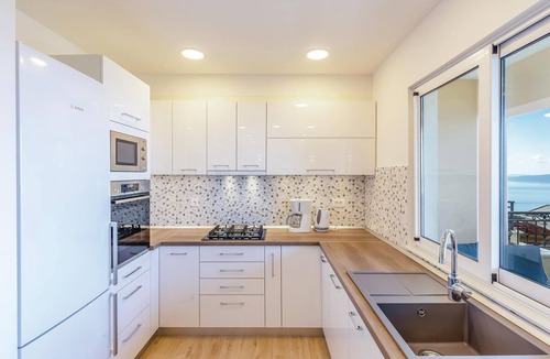 Veliko Brdo Apartment | Nice apartment in Makarska with house sea view