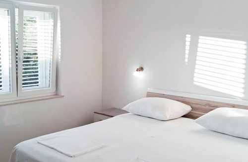 Vrpolje Apartment | Nice apartment in Makarska with WiFi