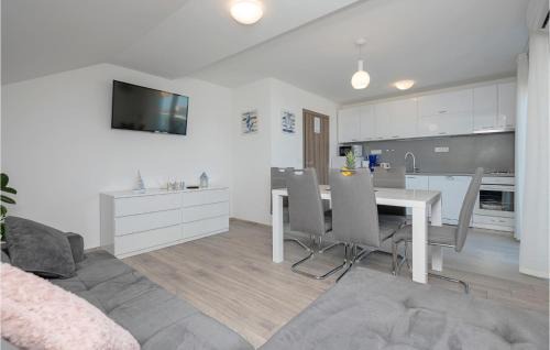 Podaca Apartment | Nice Apartment In Podaca With Wifi