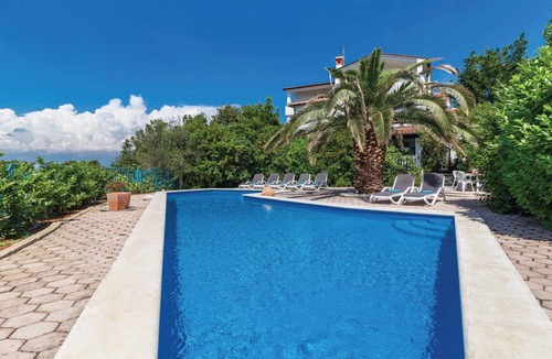 Pjescana Uvala Apartment | Nice apartment in Pula with swimming pool