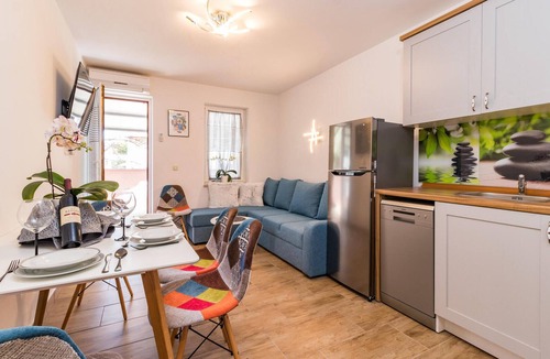 Stinjan Apartment | Nice apartment in Pula with house sea view