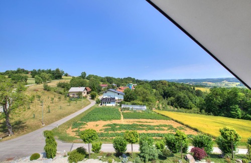 Tisina Apartment | Nice apartment in Rogasovci with sauna