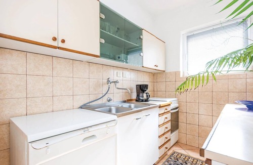 Vratarusa Apartment | Nice apartment in Senj with house sea view