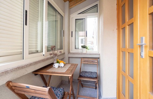 Sinj Apartment | Nice apartment in Sinj with WiFi