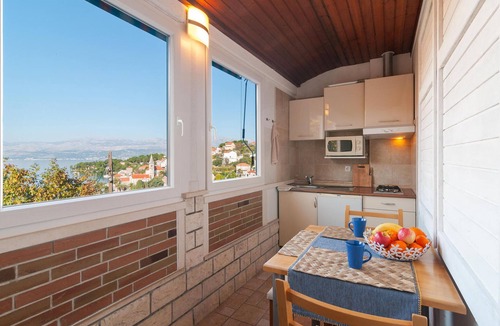 Splitska Apartment | Nice apartment in Splitska with WiFi