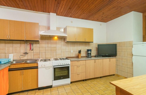 Splitska Apartment | Nice apartment in Splitska with WiFi