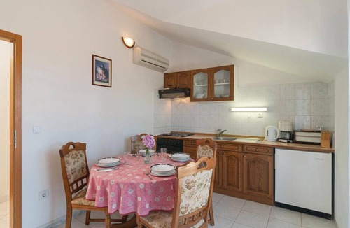 Supetar Apartment | Nice apartment in Supetar with house sea view
