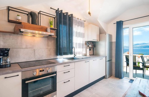 Supetar Apartment | Nice apartment in Supetar with WiFi