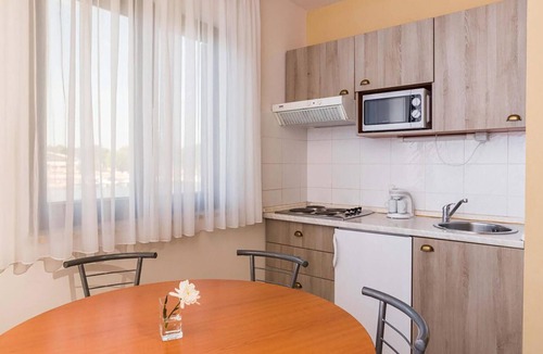 Monterol Apartment | Nice apartment in Umag with outdoor swimming pool